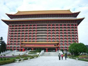 Number 1.중국식 건축 형태를 띤 이 호텔은、total 1 picture