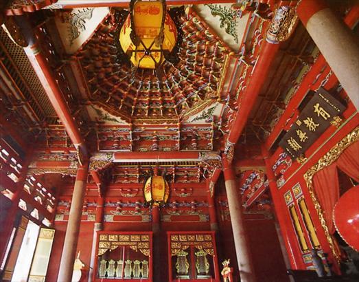 The wooden structure of Dacheng Hall