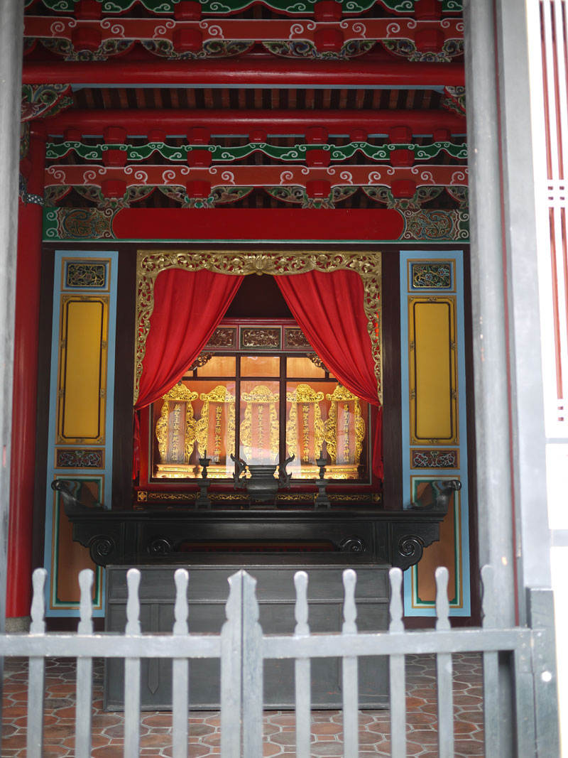 Inside in the Chongsheng Shrine