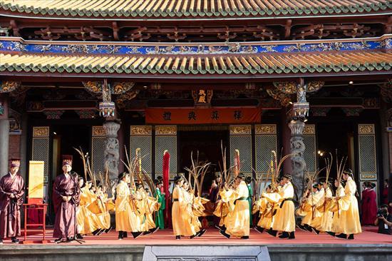 第1張-大龍國小佾舞隊獻舞、共3張圖片