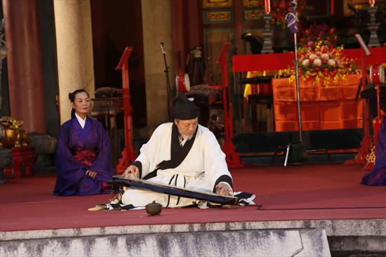 第3張-袁中平老師彈奏幽蘭、共5張圖片