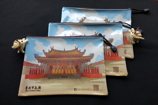 第2張-打卡好禮-孔廟插畫資料袋、共4張圖片